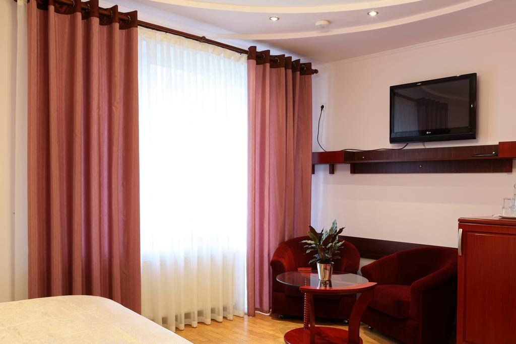 Hotel BACHUS Kischinau Zimmer foto