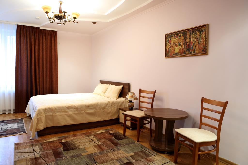 Hotel BACHUS Kischinau Zimmer foto