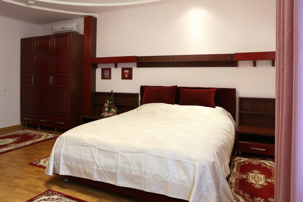 Hotel BACHUS Kischinau Zimmer foto